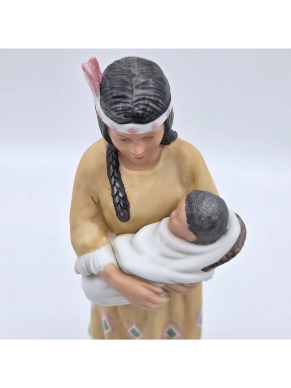 Homco Native American Woman Holding Baby Figurine #1447 Porcelain 1990s - Picture 6 of 14